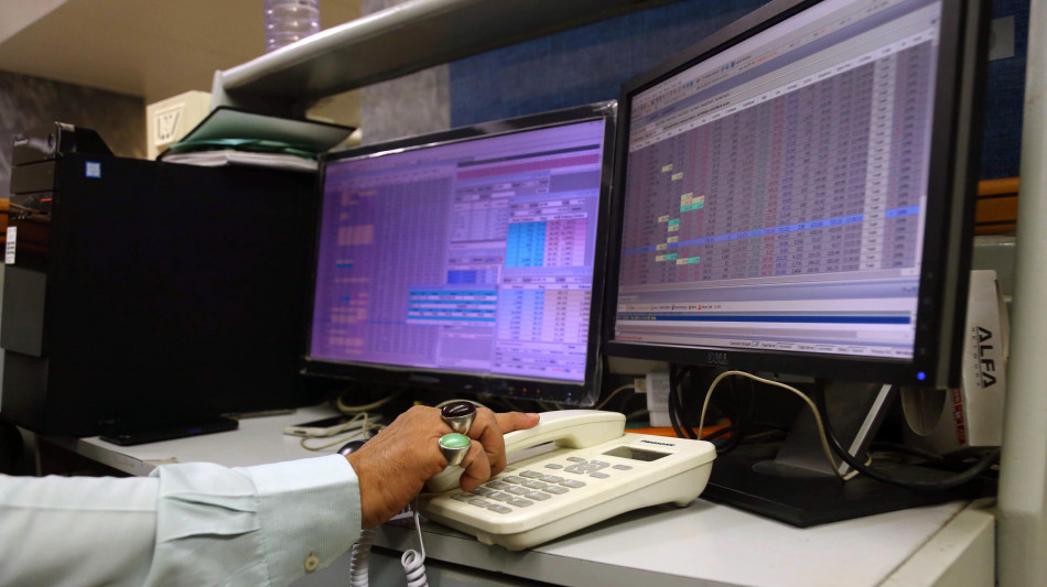 Borsa: Asia contrastata, oggi Fed e prezzi Usa, Tokyo +0,66%