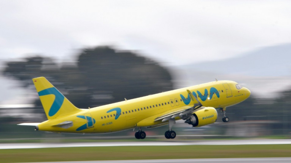 La aerol&iacute;nea colombiana de bajo costo Viva Air suspende sus operaciones