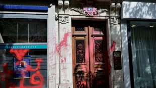 Peinture rouge et tags hostiles sur les locaux de la compagnie isra&eacute;lienne El Al &agrave; Paris
