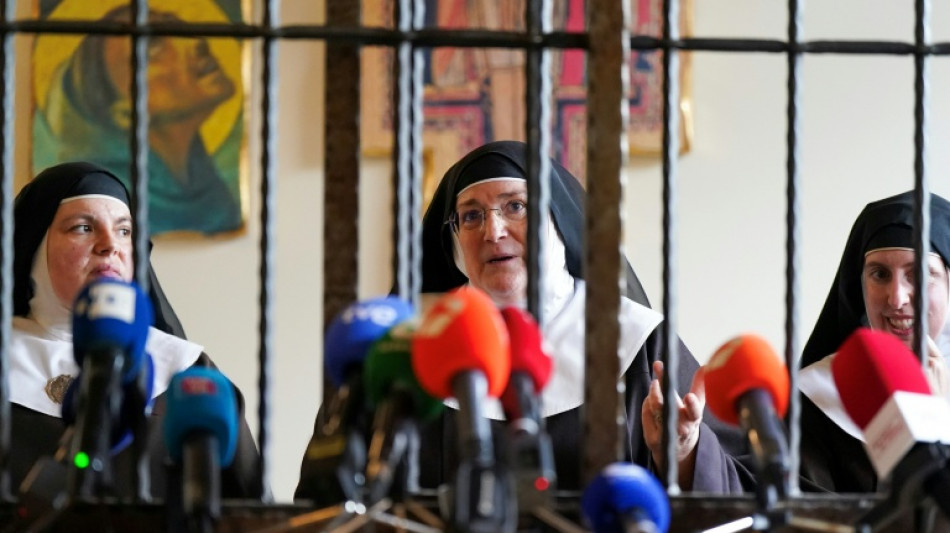 Monjas españolas excomulgadas prometen luchar contra su desalojo de un convento