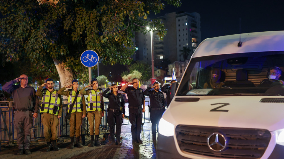 Media, in bara data da Hamas resti ostaggio gi&agrave; restituito