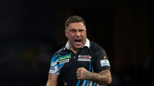 Darts: Price zieht spektakul&auml;r ins WM-Achtelfinale ein
