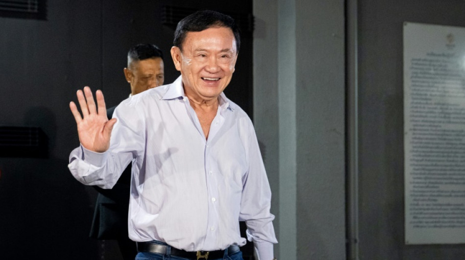 Tha&iuml;lande: Thaksin quitte le pays quelques heures avant un vote cl&eacute; au Parlement 