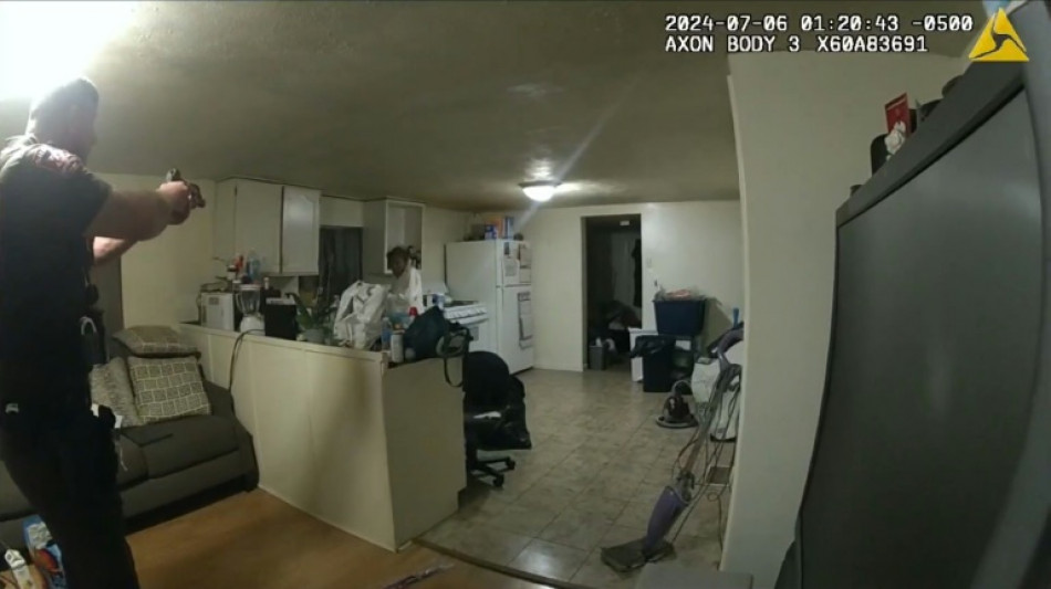 Im&aacute;genes de c&aacute;maras muestran a un polic&iacute;a disparando a una mujer negra desarmada en EEUU