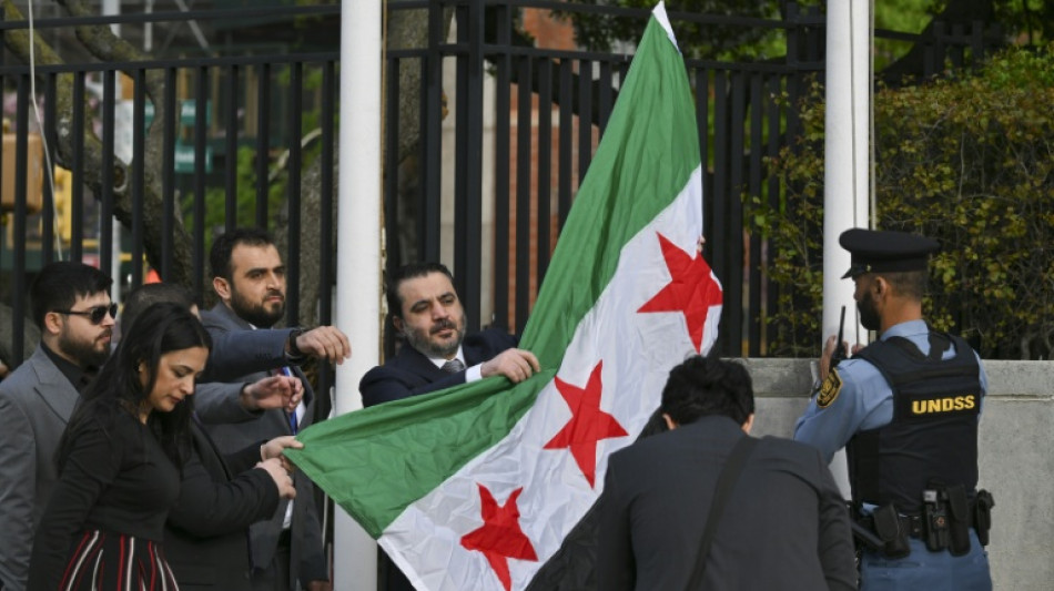 Syrian foreign minister raises new flag at UN headquarters