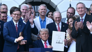 Am Unabh&auml;ngigkeitstag: Trump unterzeichnet umstrittenes Steuergesetz