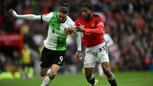 Liverpool empata com United em Old Trafford e cede lideran&ccedil;a ao Arsenal