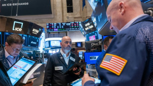 Wall Street ouvre en ordre dispers&eacute; apr&egrave;s des r&eacute;sultats mitig&eacute;s