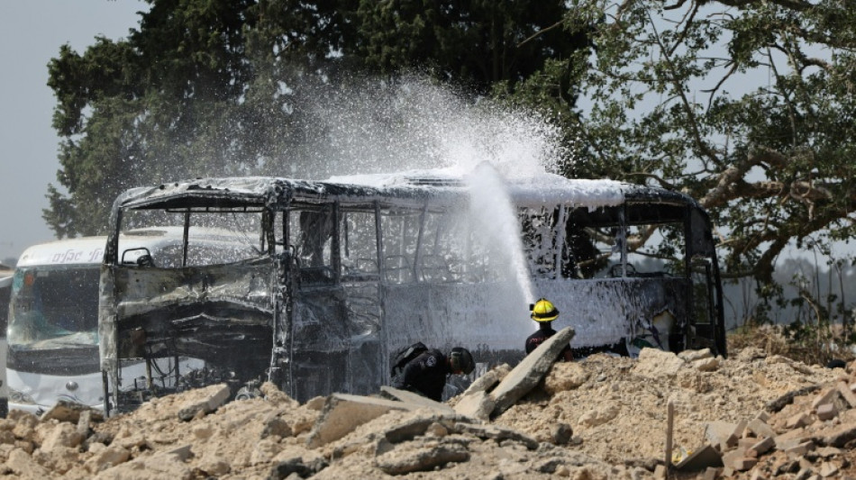 Israel bombardeia &aacute;reas nucleares do Ir&atilde;; Khamenei desafia Trump