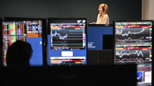 Borsa: Milano maglia nera, gi&ugrave; Saipem e Unipol