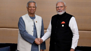 Premi&egrave;re rencontre entre l'Indien Modi et le Bangladais Yunus