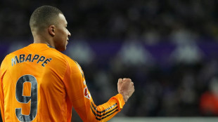 Dreierpack Mbapp&eacute;: Real baut Tabellenf&uuml;hrung aus