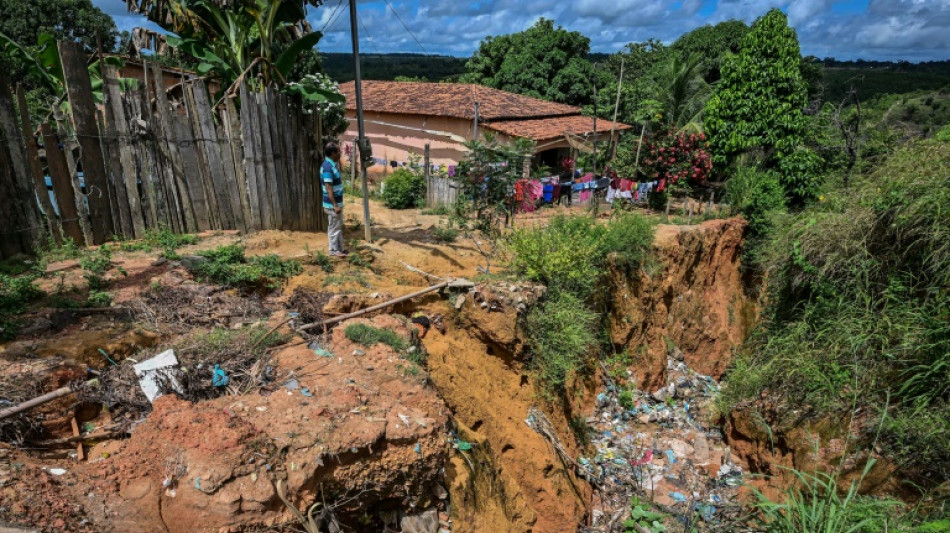 Au Br&eacute;sil, une ville d'Amazonie trou&eacute;e de crat&egrave;res g&eacute;ants