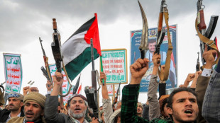 Los rebeldes hut&iacute;es de Yemen reportan cinco muertos en bombardeos de EEUU en San&aacute;