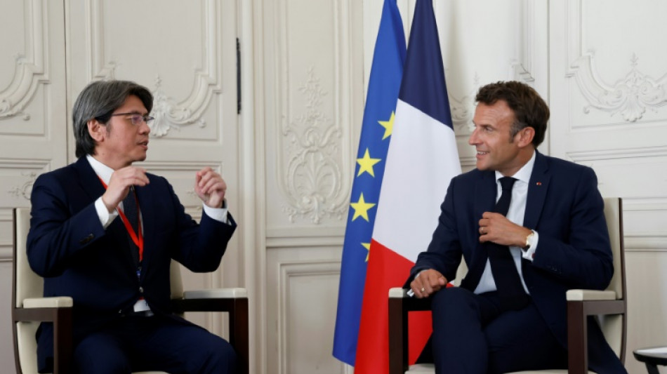 Emmanuel Macron re&ccedil;oit plus de 200 patrons &eacute;trangers &agrave; Versailles et annonce 13 milliards d'euros d'investissements
