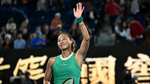 Chinesa Zheng Qinwen avan&ccedil;a &agrave;s semifinais do Aberto da Austr&aacute;lia