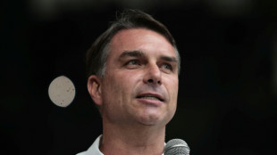 Fl&aacute;vio Bolsonaro diz que n&atilde;o planeja dar um cargo ao pai se for eleito