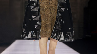 Vuitton Cruise sfila nel Palazzo dei Papi di Avignone