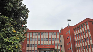 Bimbo di 13 mesi azzannato dal pitbull di casa, non &egrave; in pericolo di vita