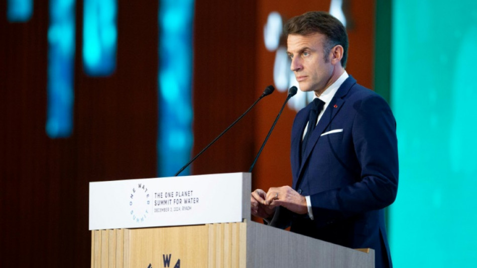 Macron tacha pedidos de ren&uacute;ncia como 'fic&ccedil;&atilde;o pol&iacute;tica'