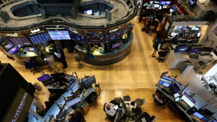 Wall Street ouvre en hausse apr&egrave;s une d&eacute;cision judiciaire sur les droits de douane