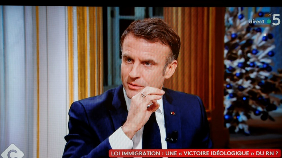 Immigration: face aux critiques et aux divisions de son camp, Macron d&eacute;fend "un bouclier qui nous manquait"