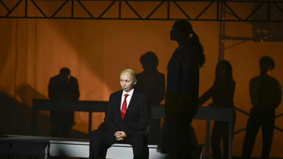Pe&ccedil;a teatral sat&iacute;rica sobre Putin faz sucesso na Bulg&aacute;ria