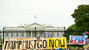 Milhares saem &agrave;s ruas nos EUA em nova onda de protestos contra Trump