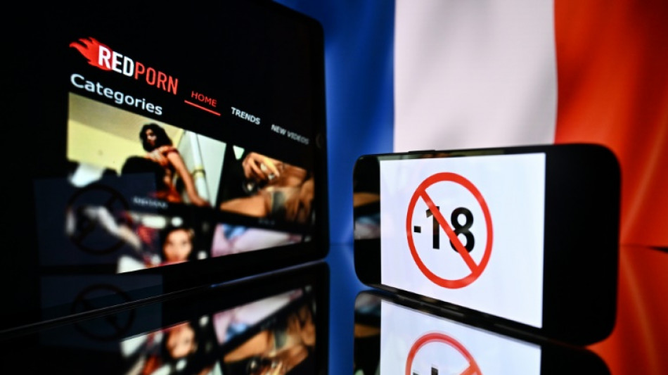 "Personne n'en parle, tout le monde regarde": l’addiction au porno abordée au lycée