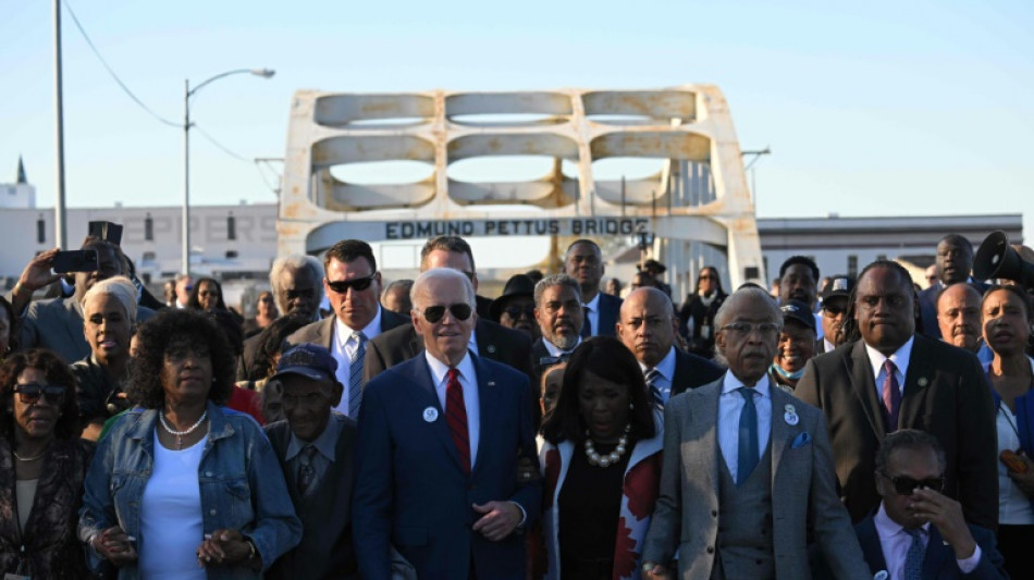 Il faut conna&icirc;tre toute l'histoire am&eacute;ricaine, "le bien comme le mal", dit Biden