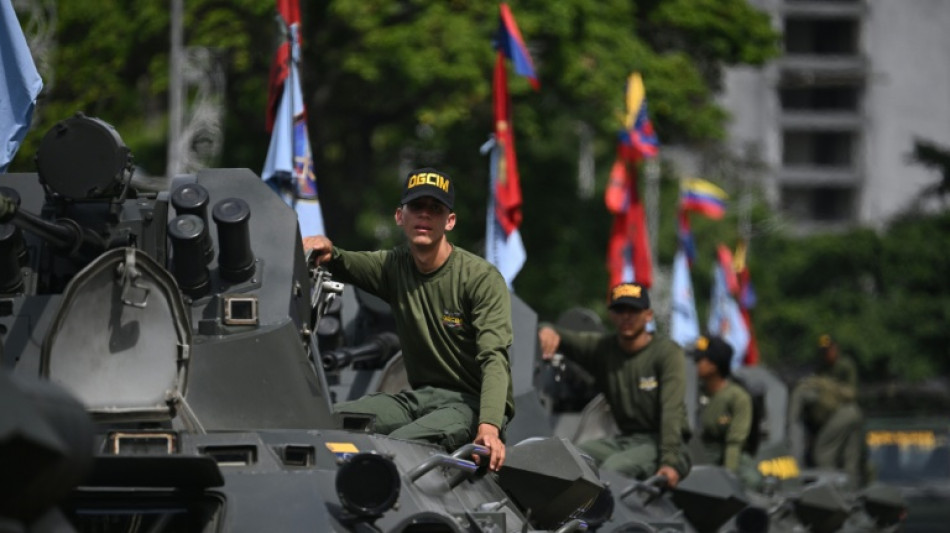 Venezuela, entre barcos de guerra, decreto de conmoci&oacute;n y Navidad anticipada