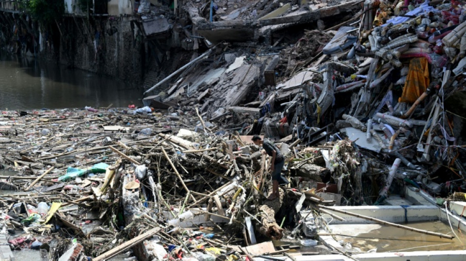 Al menos 23 muertos en las inundaciones en Indonesia, según un nuevo balance