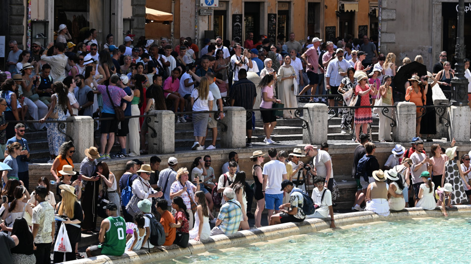 Il turismo mondiale varr&agrave; 2mila miliardi nel 2028