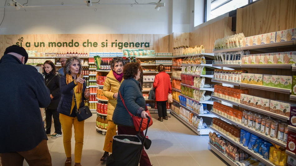 Istat, commercio al dettaglio settembre -0,5% sul mese